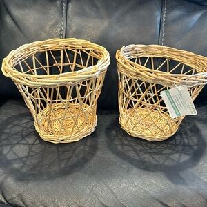 2 small baskets. Can be used for anything! Plants, garbage pail, gift basket!